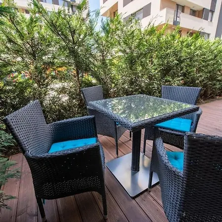 Labyrinth - Free Parking Space Included Варна