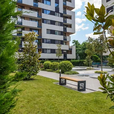 Labyrinth - Free Parking Space Included Варна