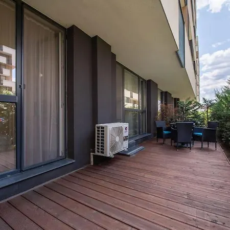 Апартамент Labyrinth - Free Parking Space Included