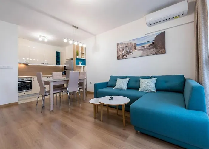 Labyrinth - Free Parking Space Included