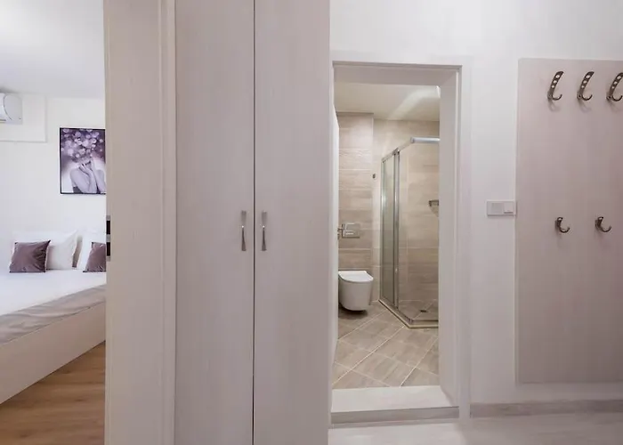 Labyrinth - Free Parking Space Included アパート