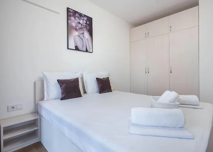 Labyrinth - Free Parking Space Included ヴァルナ