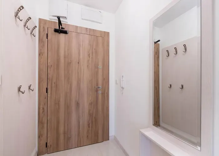 Labyrinth - Free Parking Space Included ヴァルナ